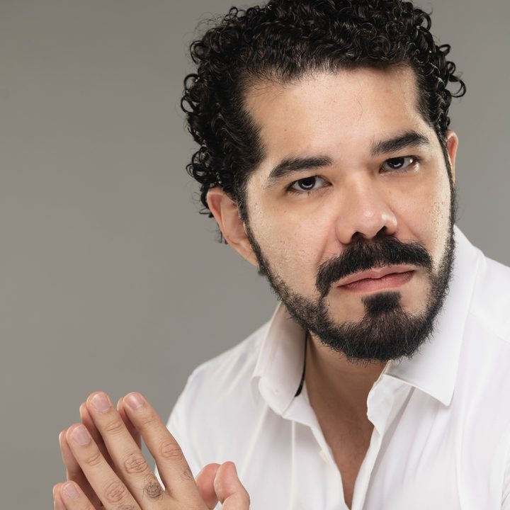 Dr. Víctor Benítez Cano, neurocirujano y cirujano de columna en Monterrey